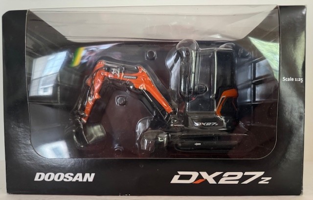 1:25 Doosan DX27Z Compact Excavator UH IMC Diecast Model #UH8141