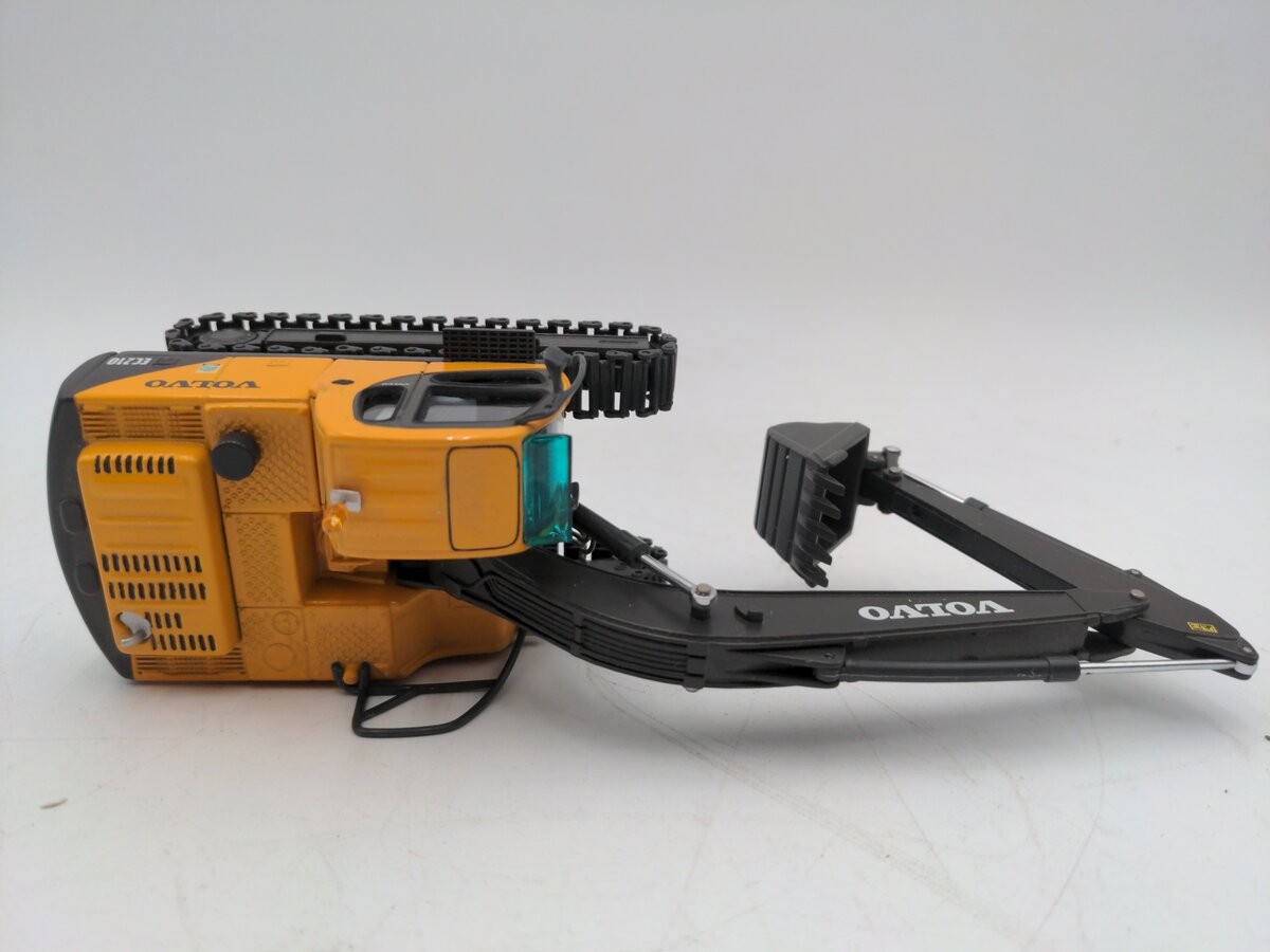 Volvo EC210 1:50 Hydraulic Excavator Die-Cast Metal LN/Box