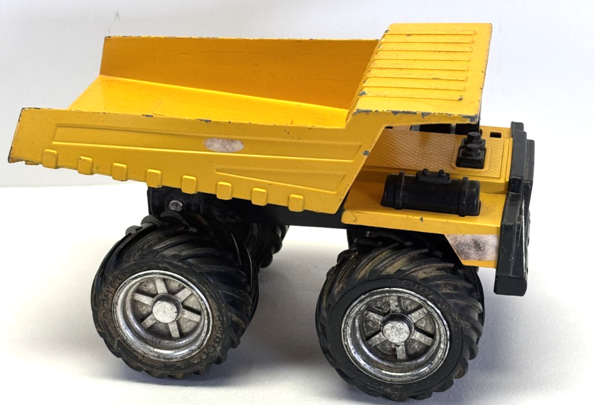 Vintage 1988 Remco Yellow Metal Dump Truck Construction Vehicle Toy Heavy Duty