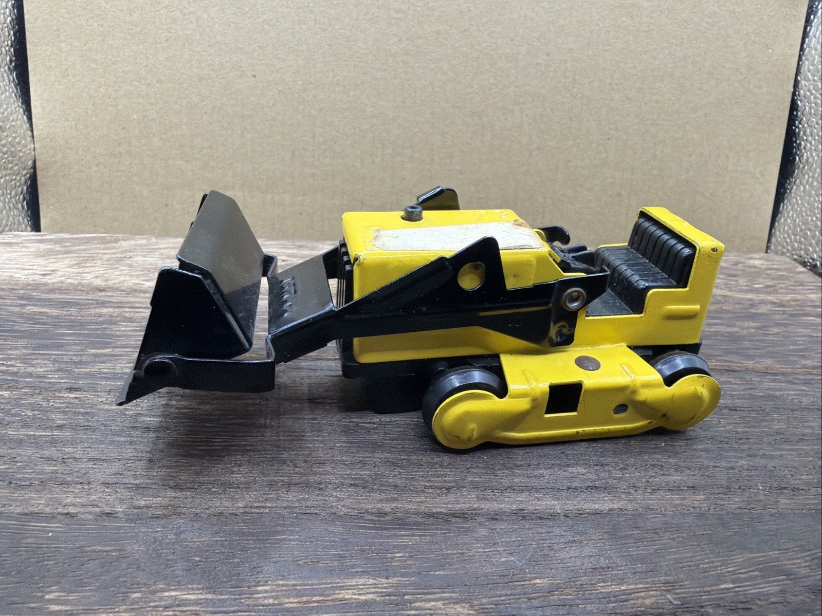 Vintage 1970’s Yellow Metal Tonka Bulldozer Front End Loader Toy – 5″