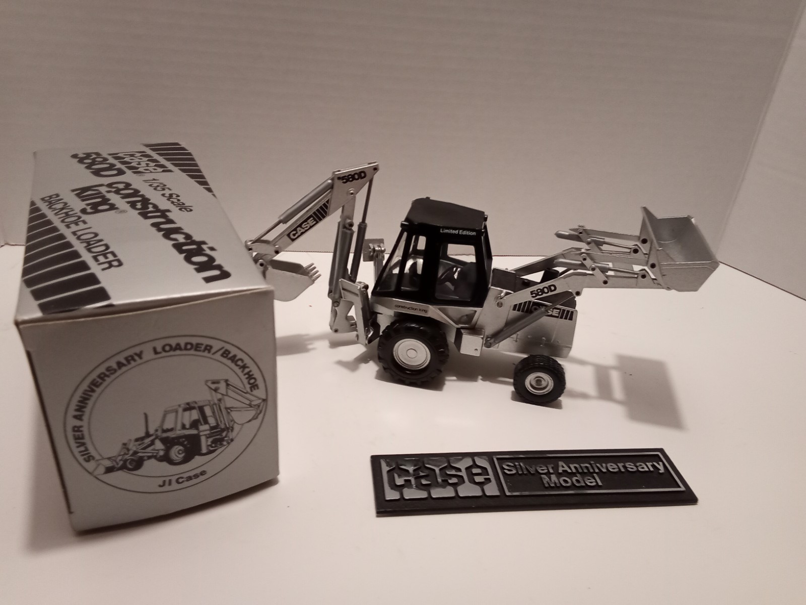 NEW! Case 580D Construction King 1:35 Silver Anniversary Diecast Backhoe Loader