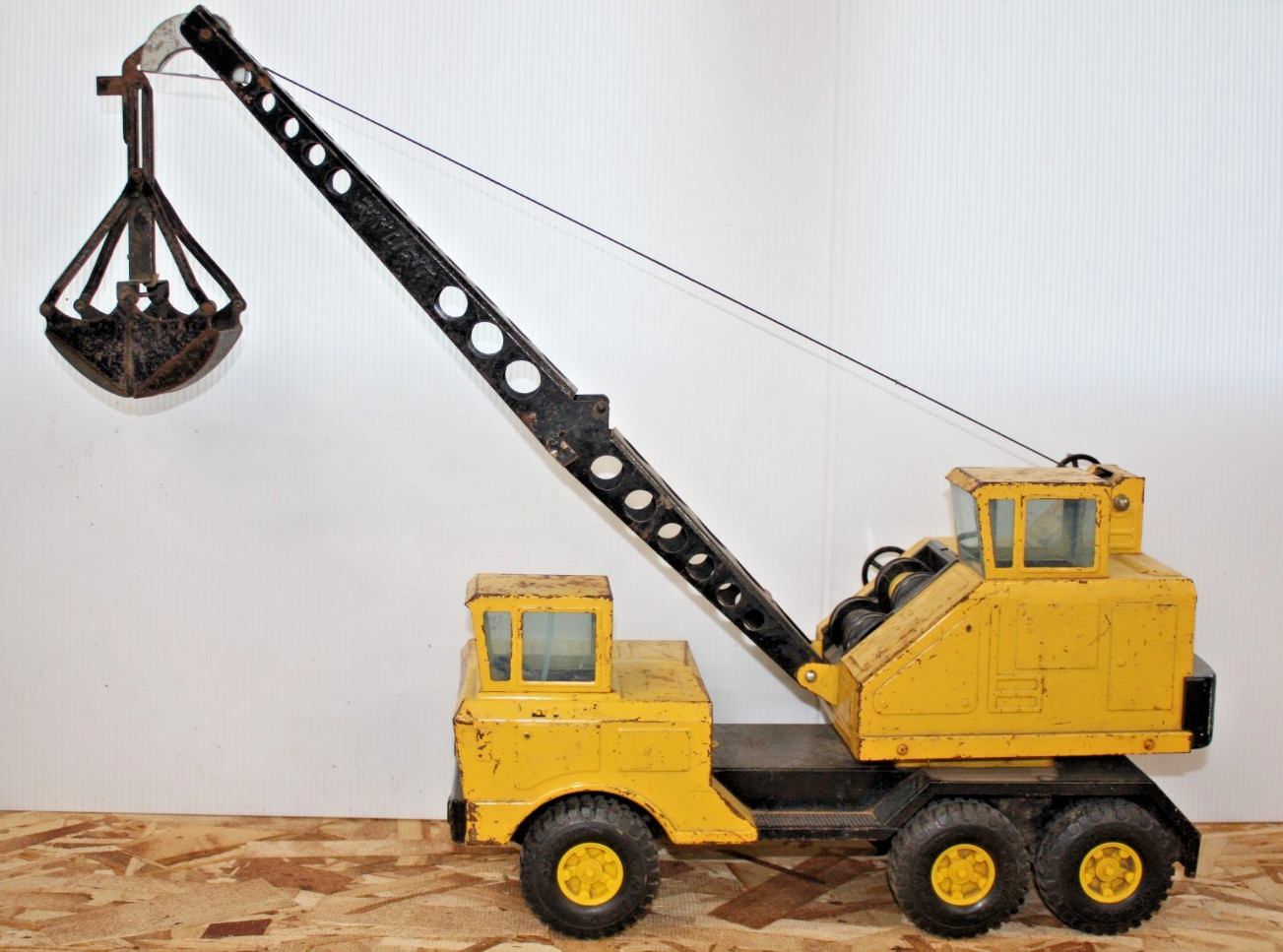 Vintage Nylint Jumbo Michigan Shovel metal steel construction crane 2201