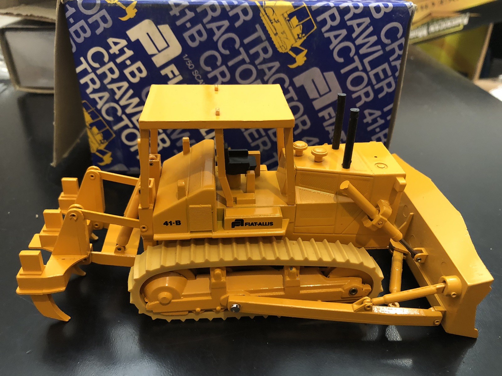 Conrad Gescha #2910 Fiat-Allis 41-B Crawler Tractor Dozer Diecast Boxed – 1:50