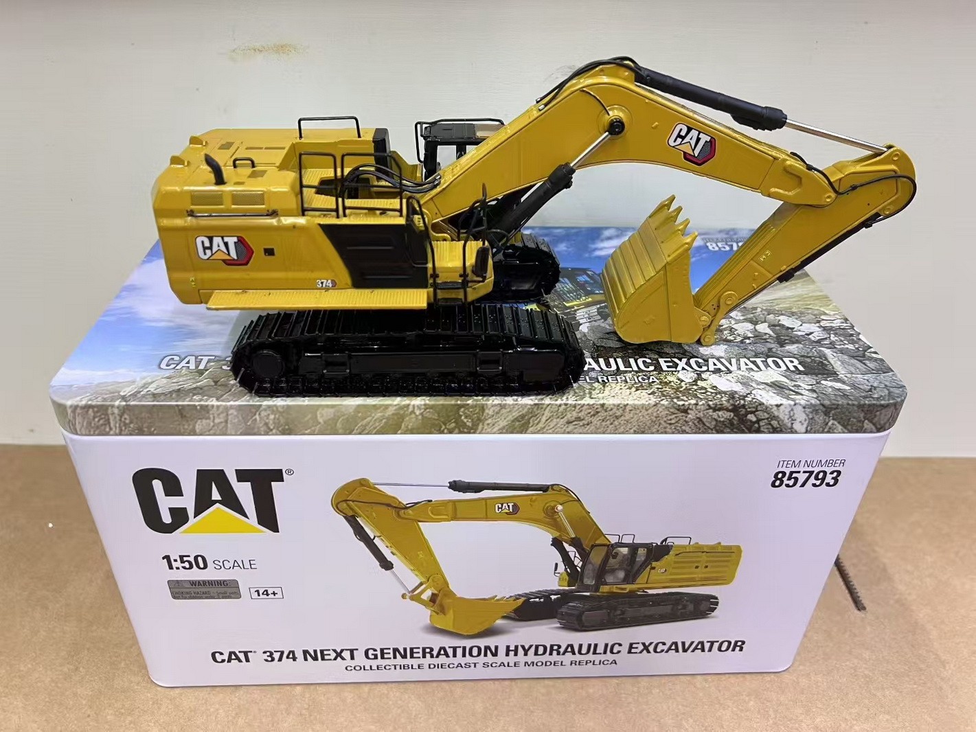 DM 1/50 Scale Cat 374 Next Generation Excavator Diecast Model 85793_