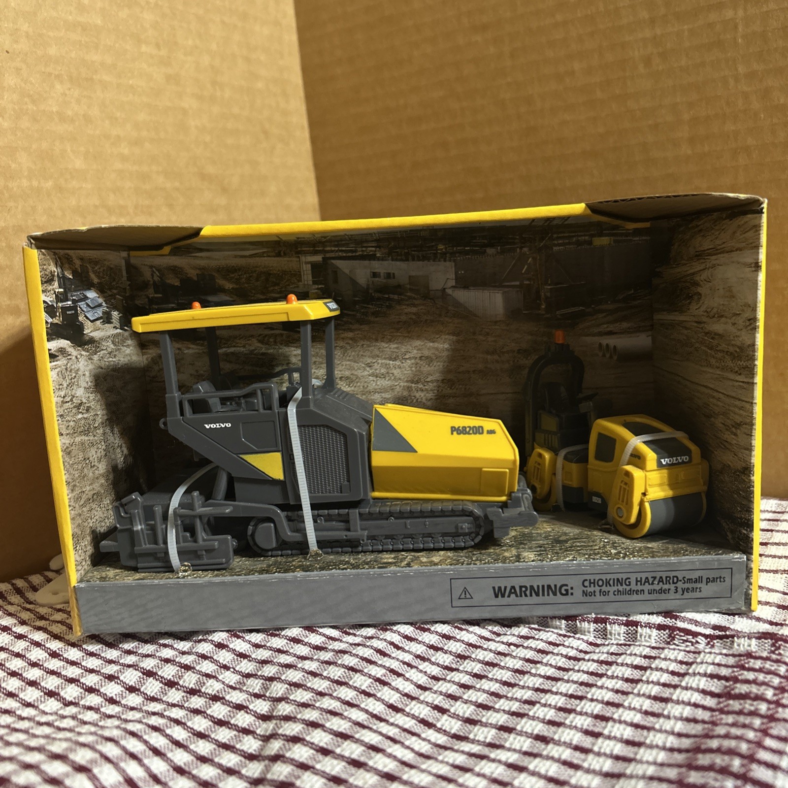 1/50 Scale VOLVO P6820D Asphalt Paver Diecast model Collection Toy NEW