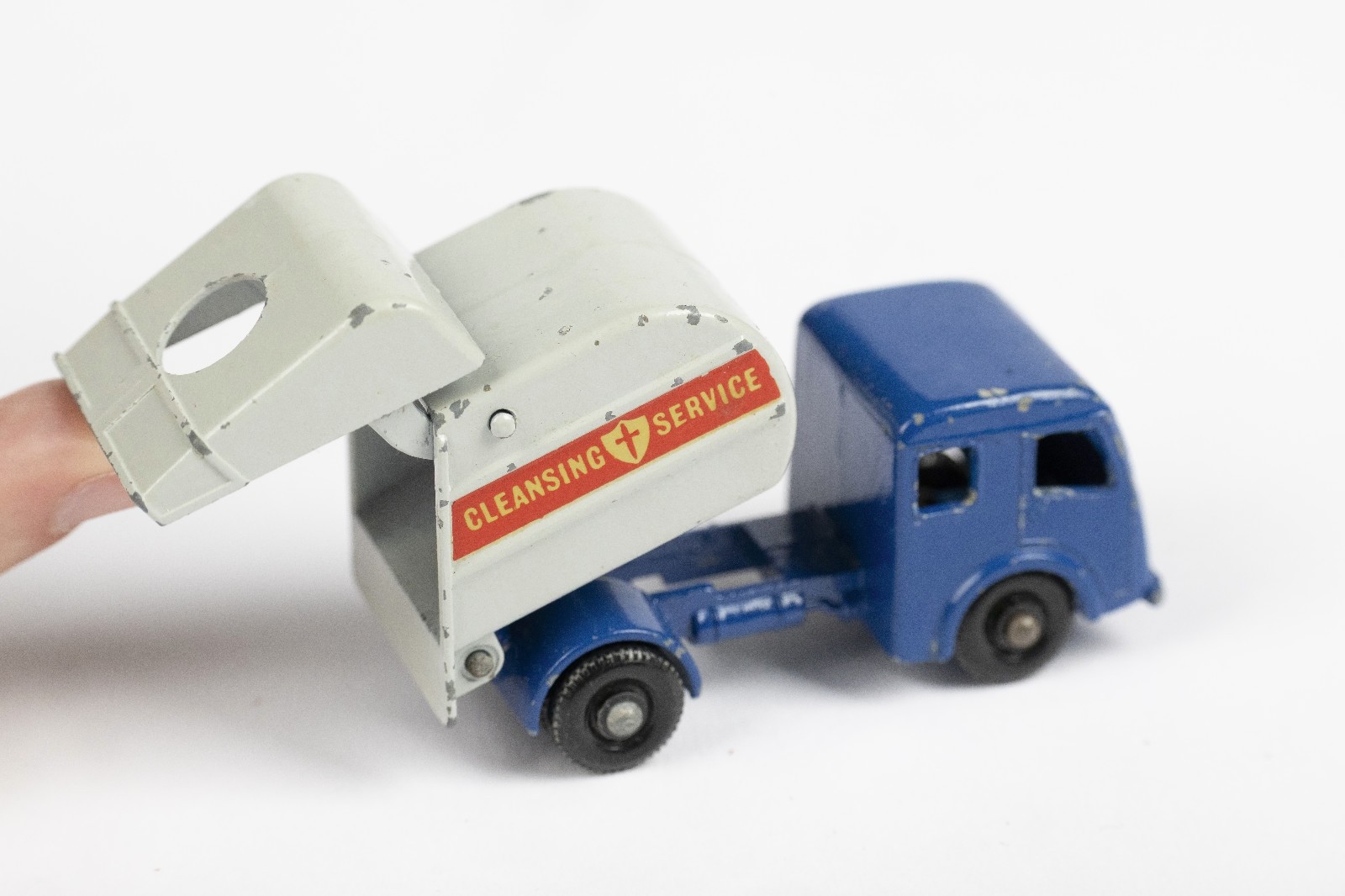 Vintage Matchbox LESNEY Refuse Collector No 15 Tip Back Made in England