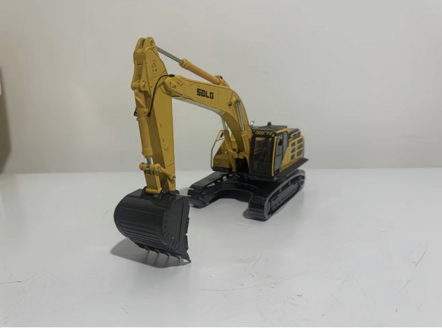 1/35 Scale SDLG E6395H Hydraulic Excavator Diecast Model Collection Toy Gift