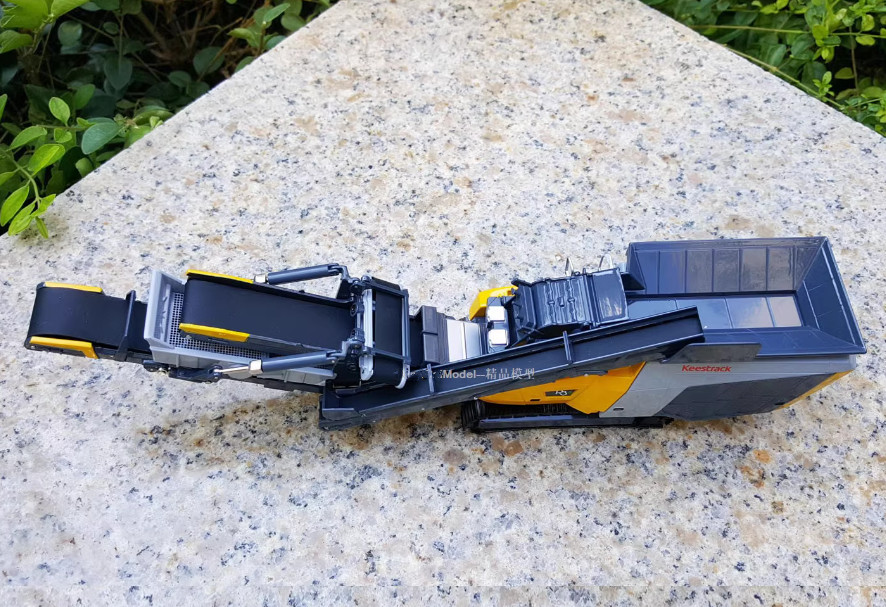 1:50 keestrack Crusher Screening Machine Construction Equipment Diecast Model