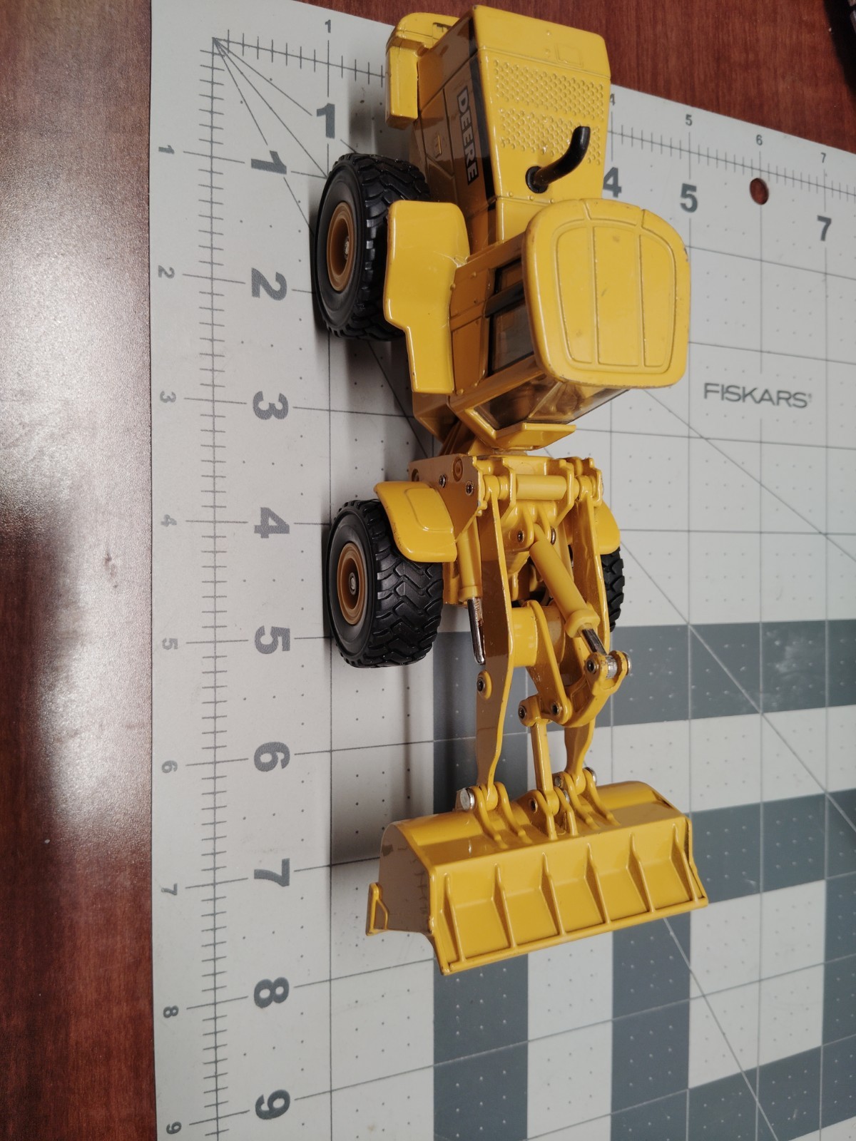 ERTL 1:50 Scale Diecast Model JOHN DEERE 850C Bulldozer And Wheel Loader