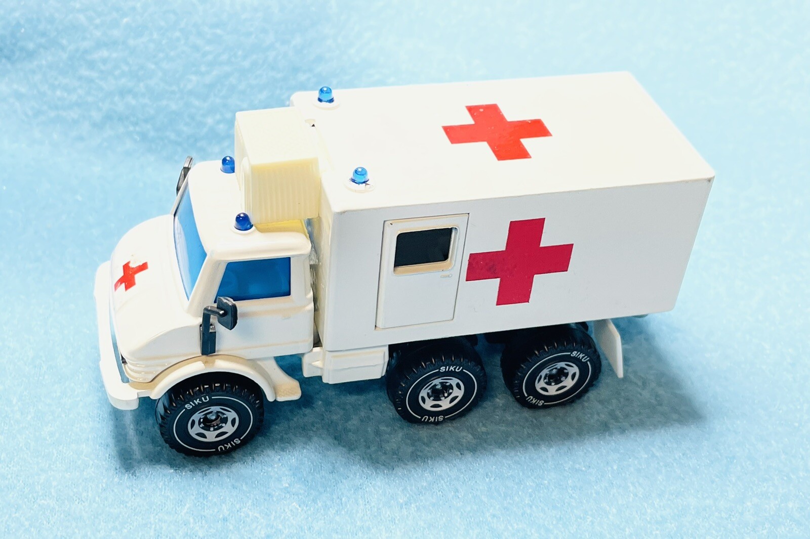 Vintage SIKU German Mercedes Benz UNIMOG Ambulance Truck – SANITATSWAGEN