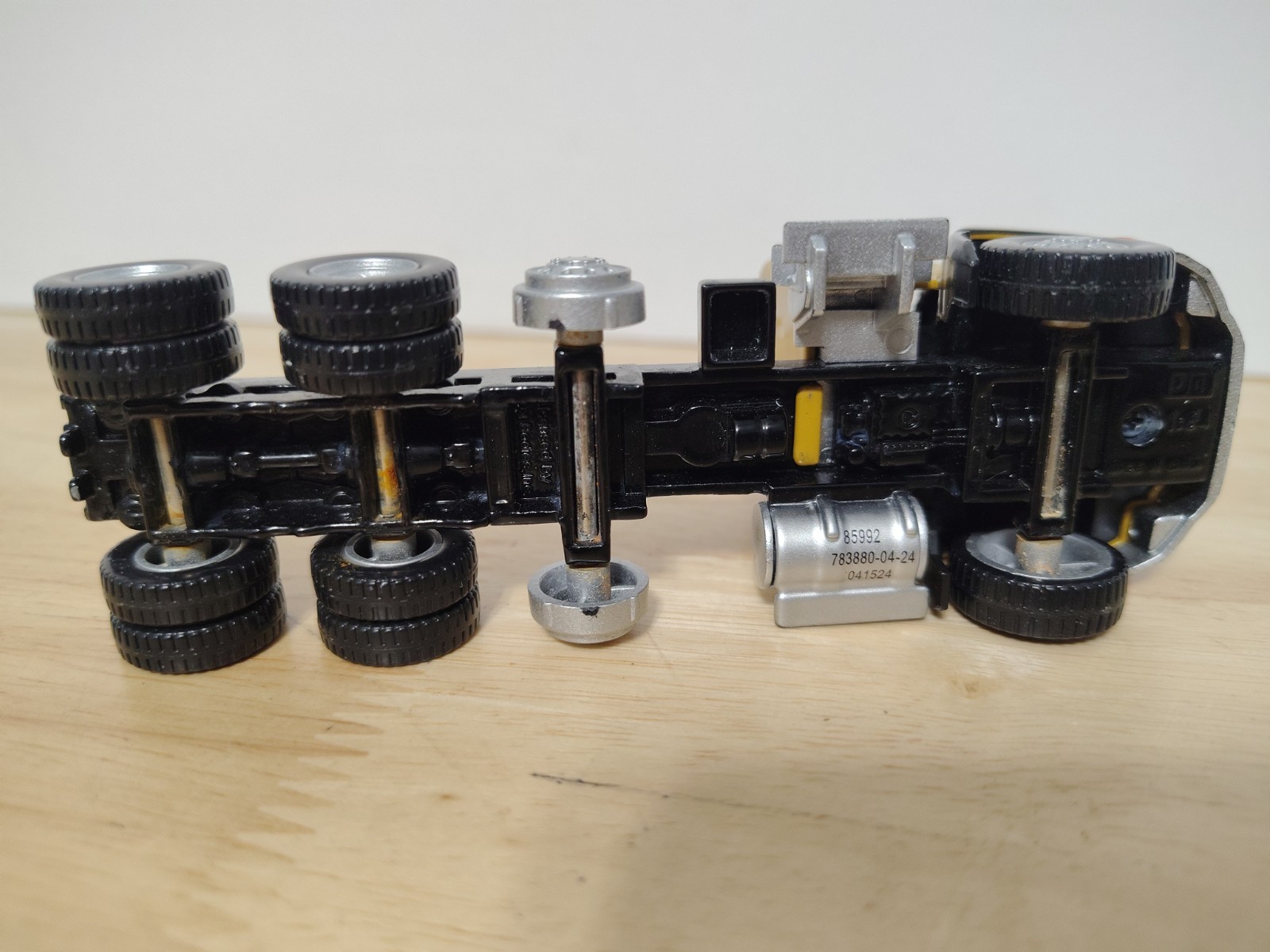 Cat 85992 Caterpillar Day Cab Truck 6×4 Construction 1:64 Diecast