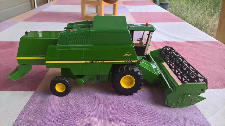 1:32 ERTL 31CM John Deere 2266 Combine Harvester Farm Machinery Diecast Model