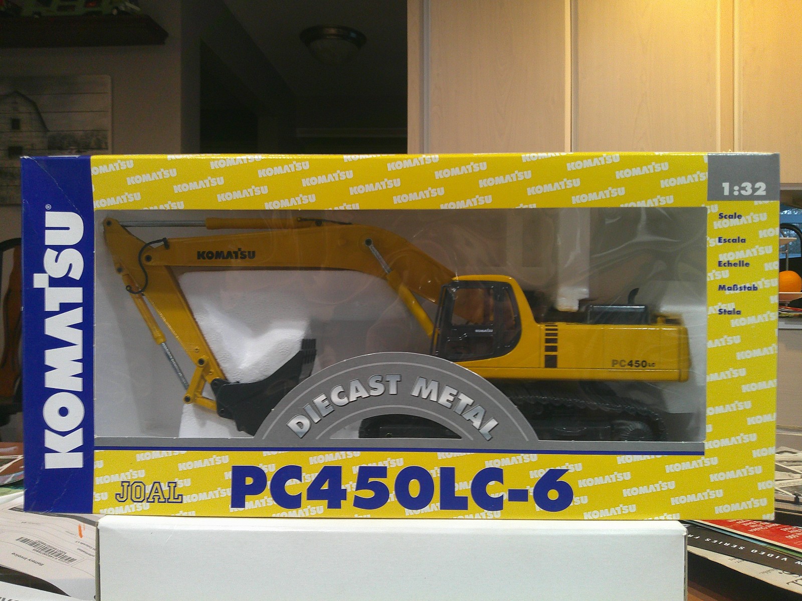 JOAL Komatsu PC450LC-6 #266 1:32 scale Very Good Box