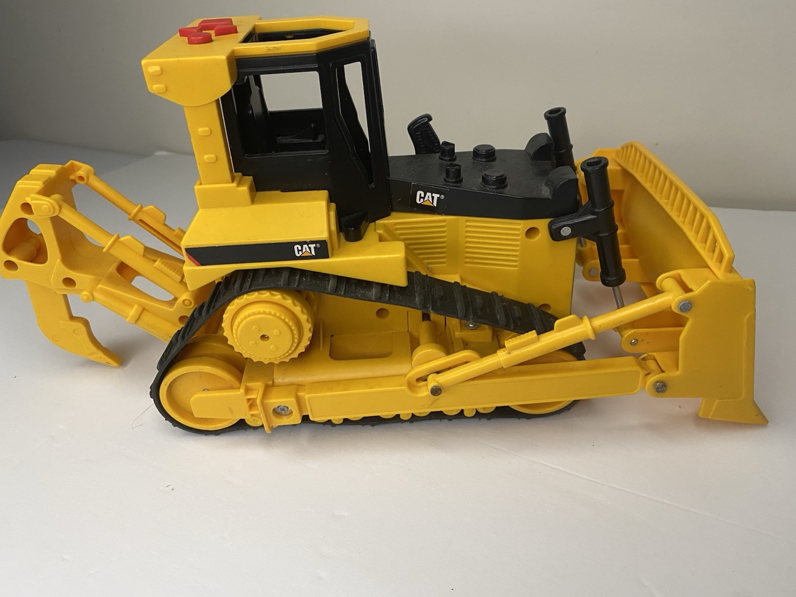 *TOY STATE CATERPILLAR/BULLDOZER* Workingsounds/movesbackforth/YELLOW CAT