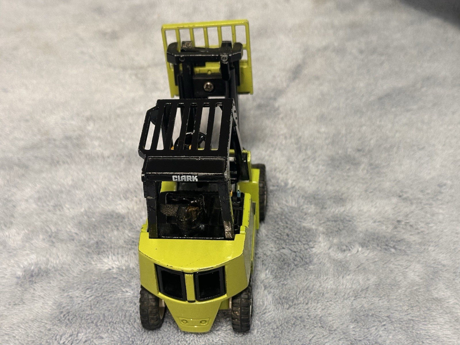 ERTL Clark GPA 20 Forklift Diecast 1:25 Scale Model Lime Green – Used