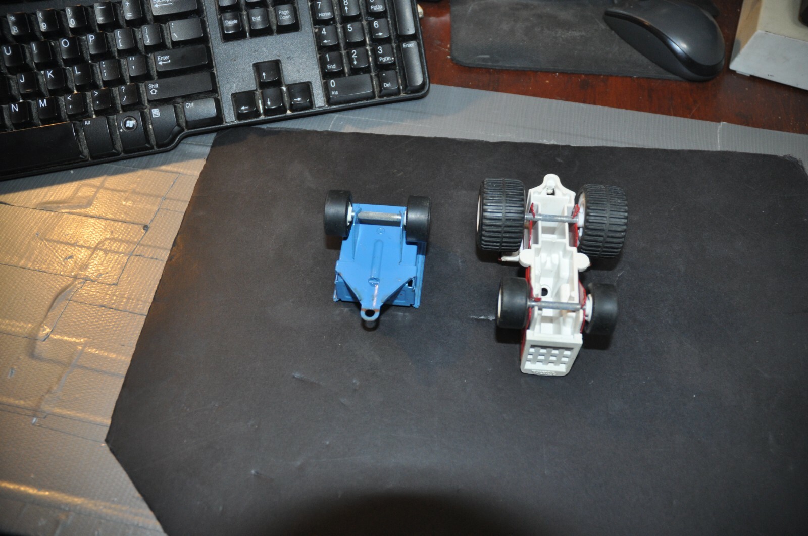 TONKA Mini LAWN TRACTOR & ATTACHED blue TRAILER/WAGON RED AND WHITE