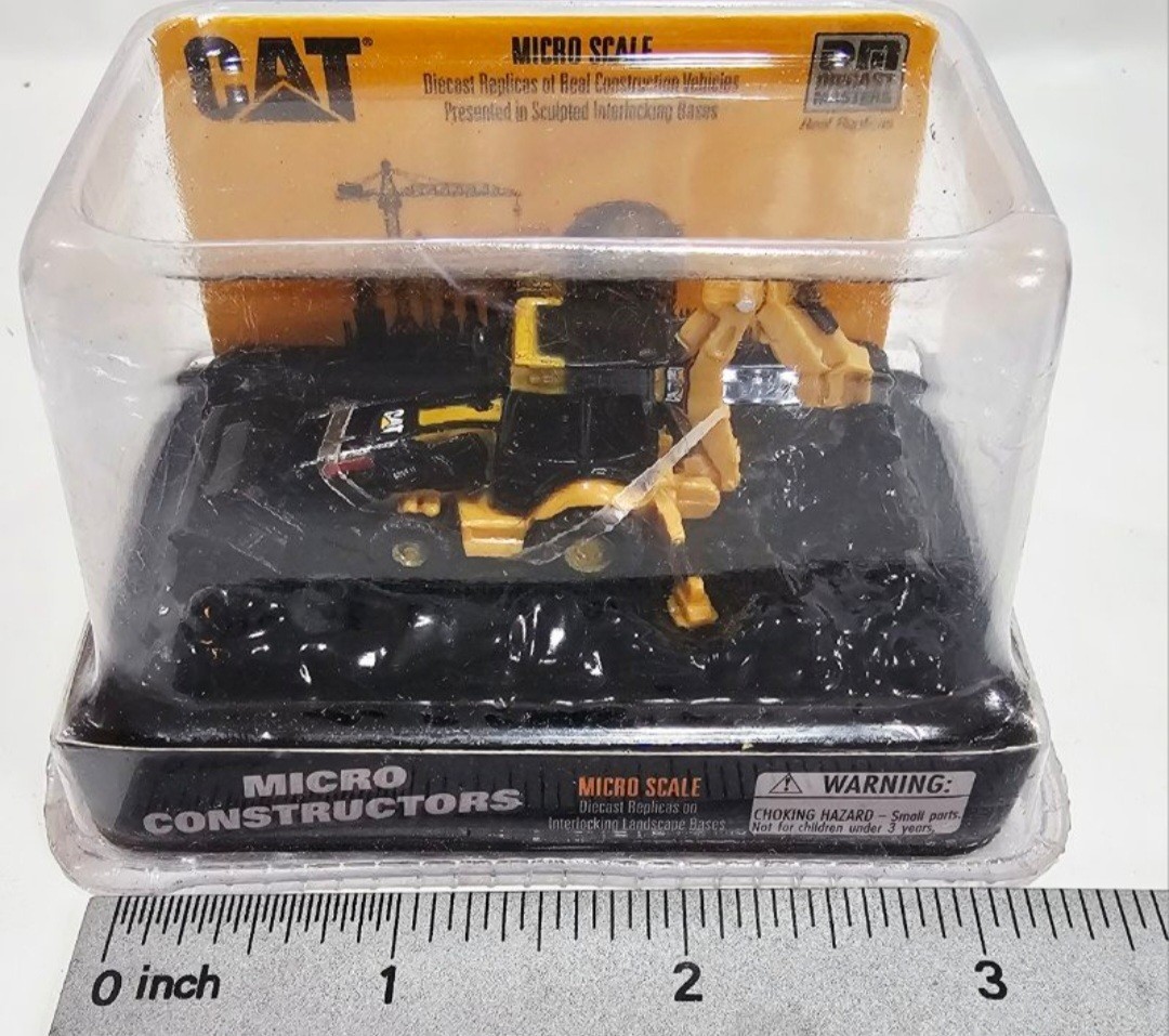 Micro Constructors Diecast CAT Caterpillar 272C Skid Steer & 420E Backhoe Loader