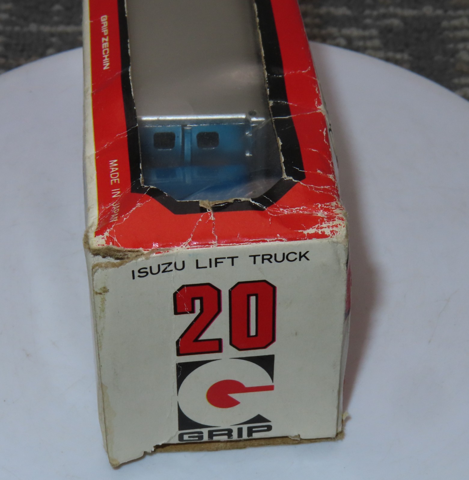 GRIP Zechin 20 Isuzu Lift Truck Flight Food 1:62 Scale in Original Box Japan