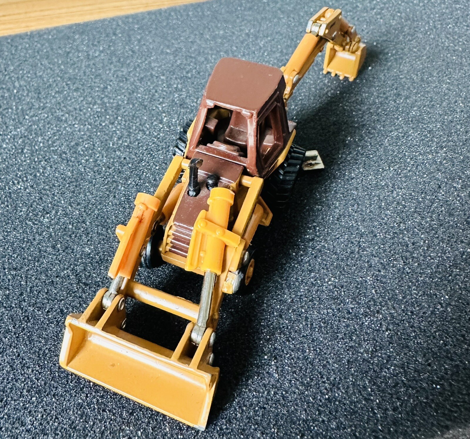 1/64 Ertl Case 580E Loader Backhoe Construction Toy Moving Parts Very Detailed
