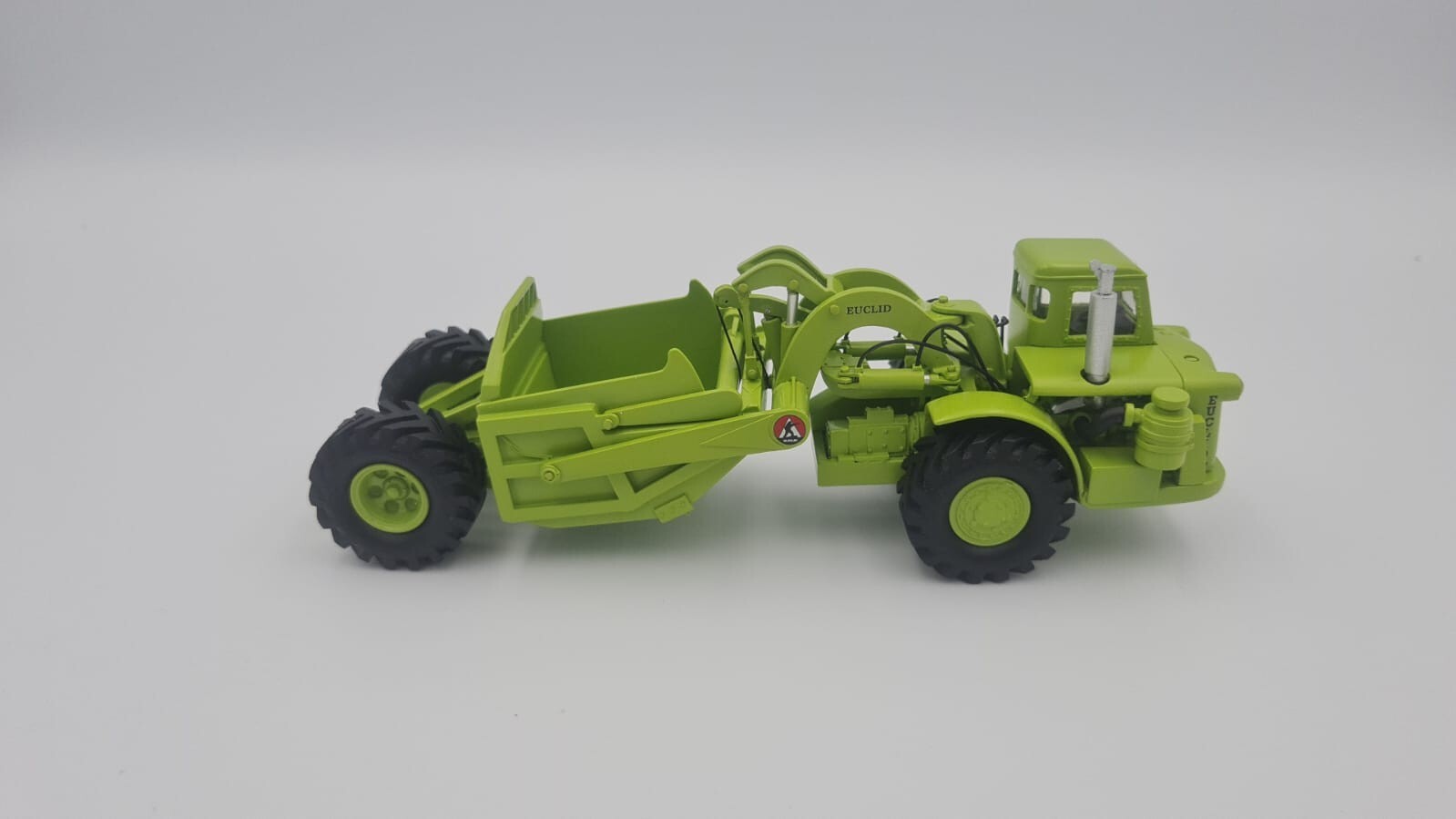 Resin 1/50 Euclid S7 Scraper with Cab – Ready Made by Dan Models