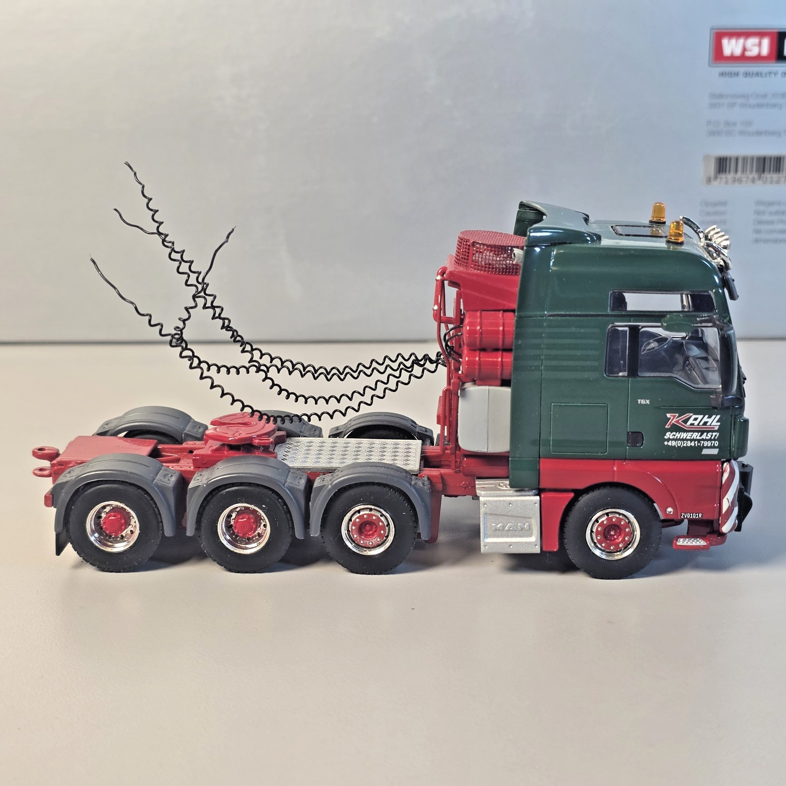 WSI 1:50 Kahl MAN TGX XXL Euro 6 8×4 + 4 Axle Lowloader & 2 Axle Dolly 01-2801