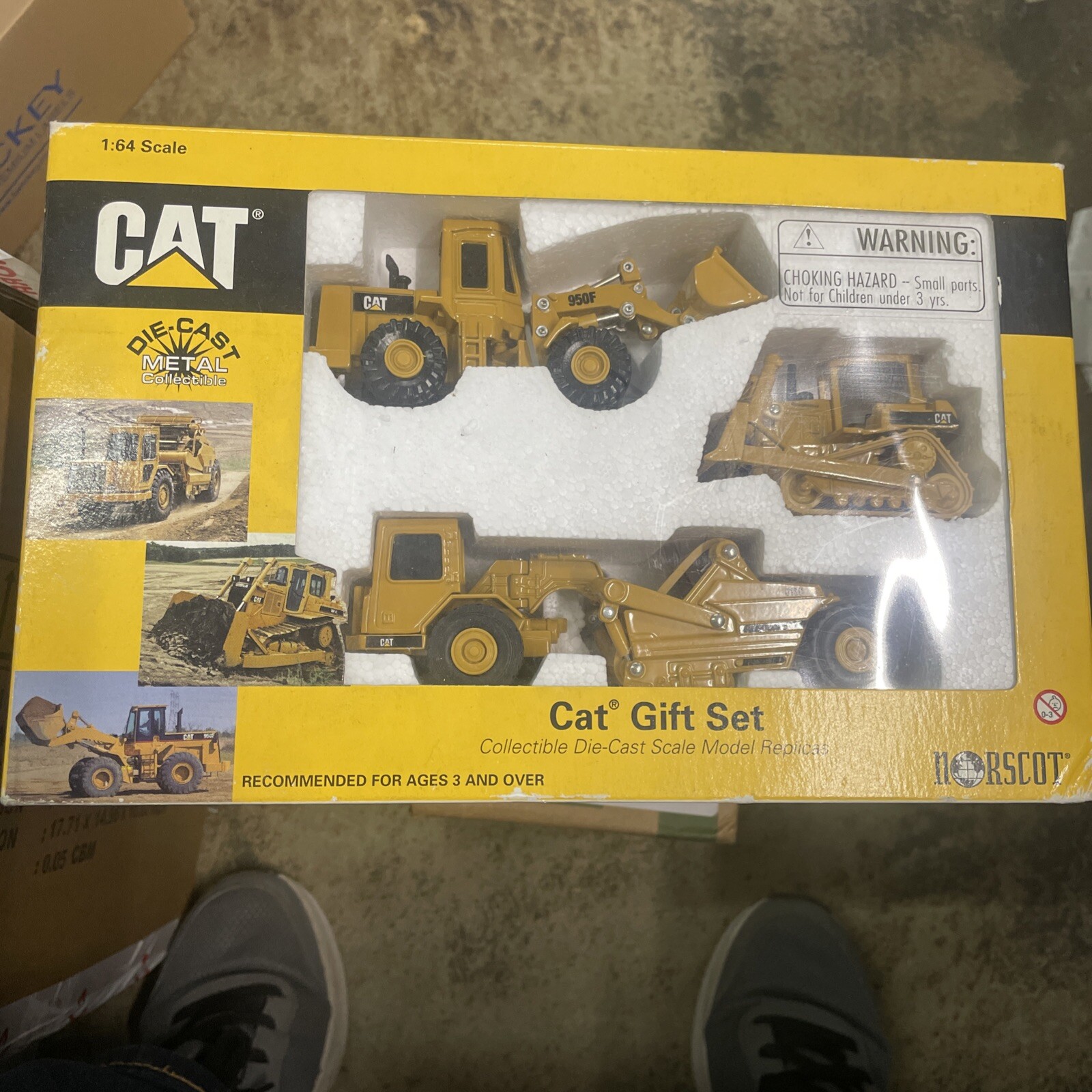 NIB Norscot CAT Gift Set 613C Scraper 950F Wheel Loader D6H Track Type Tractor