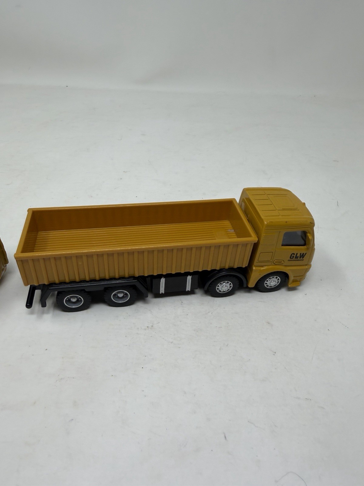 Diecast Construction Trucks Lot Of 2 1/55th Cement Truck GLW Engineering Series
