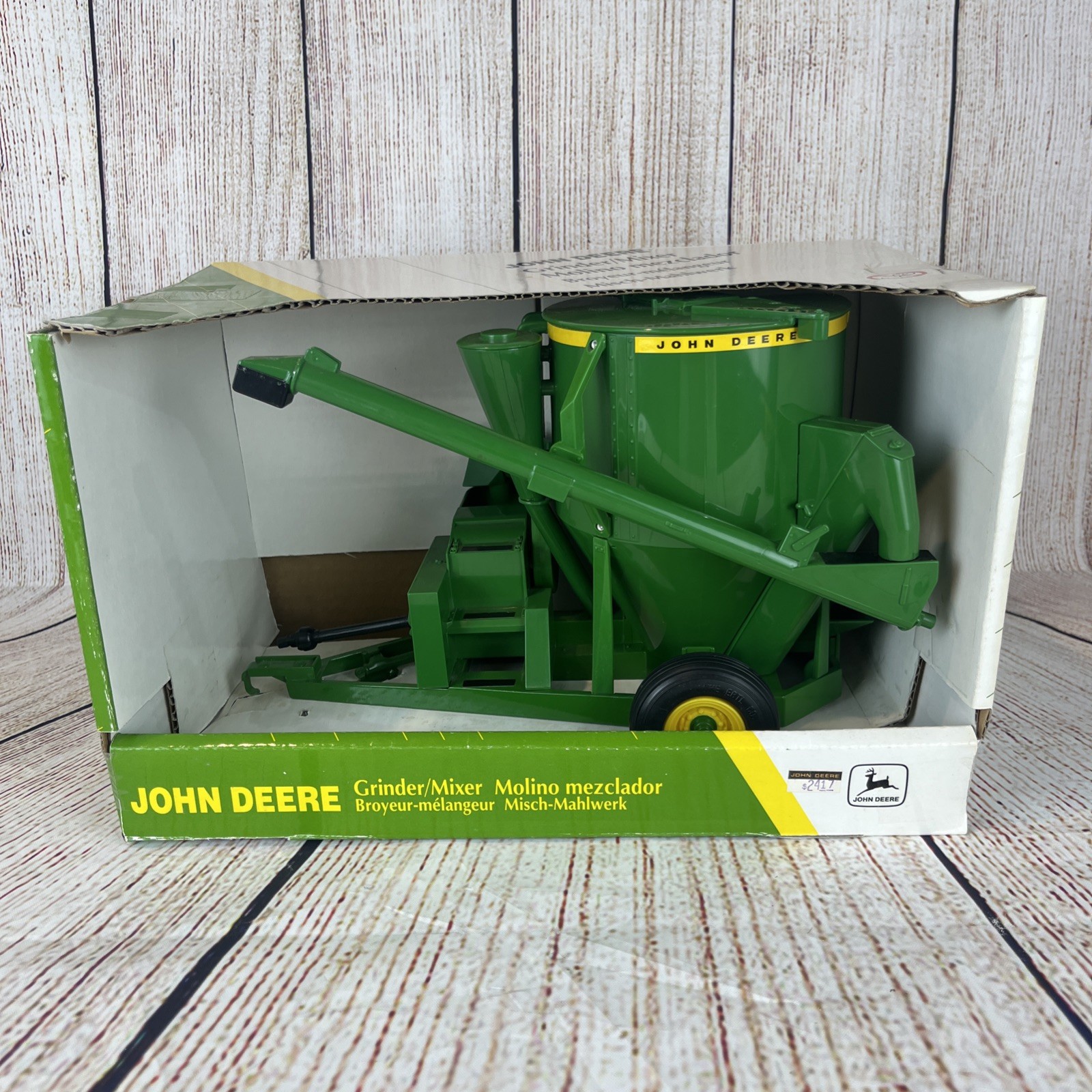 Ertl John Deere 700 1/16 Scale Grinder-Mixer NEW IN BOX
