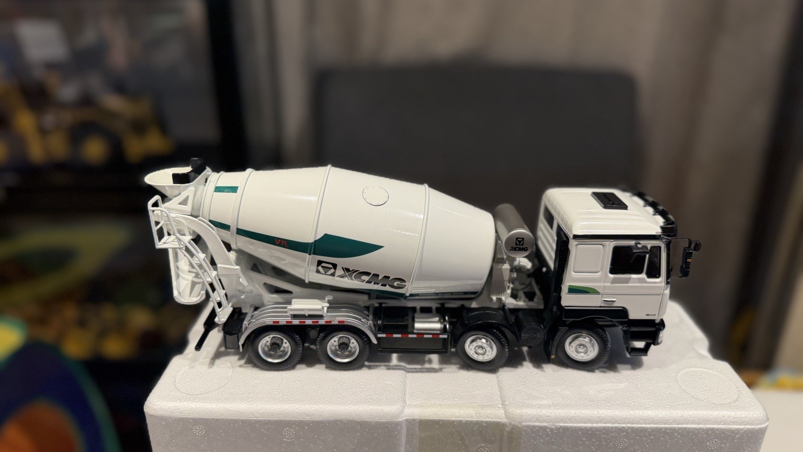 XCMG Cement Mixer Truck Diecast Model White Green Black Durable Series