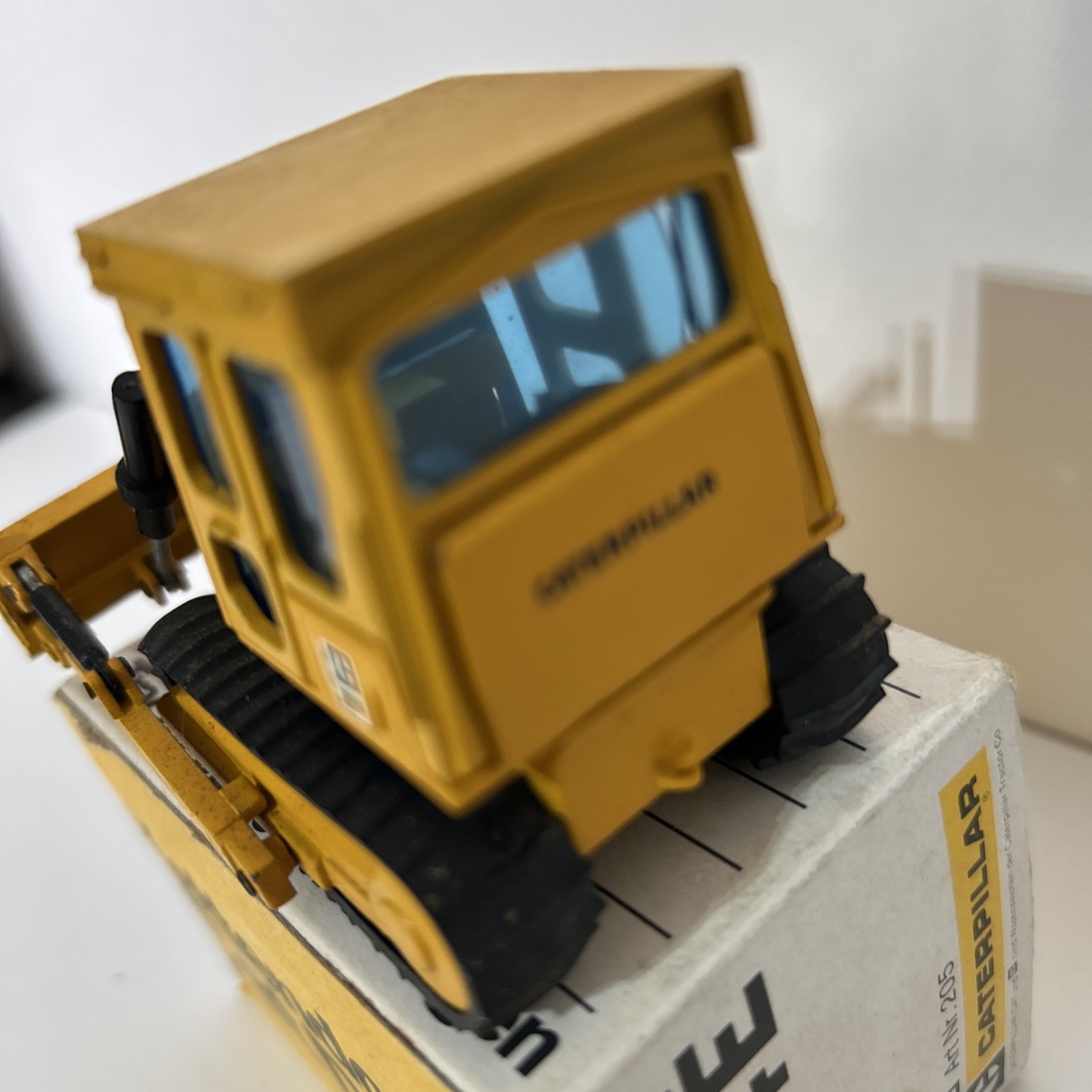 1980’s NZG diecast 1/50 Caterpillar CAT D4E Bulldozer #205 made in W. Germany 10