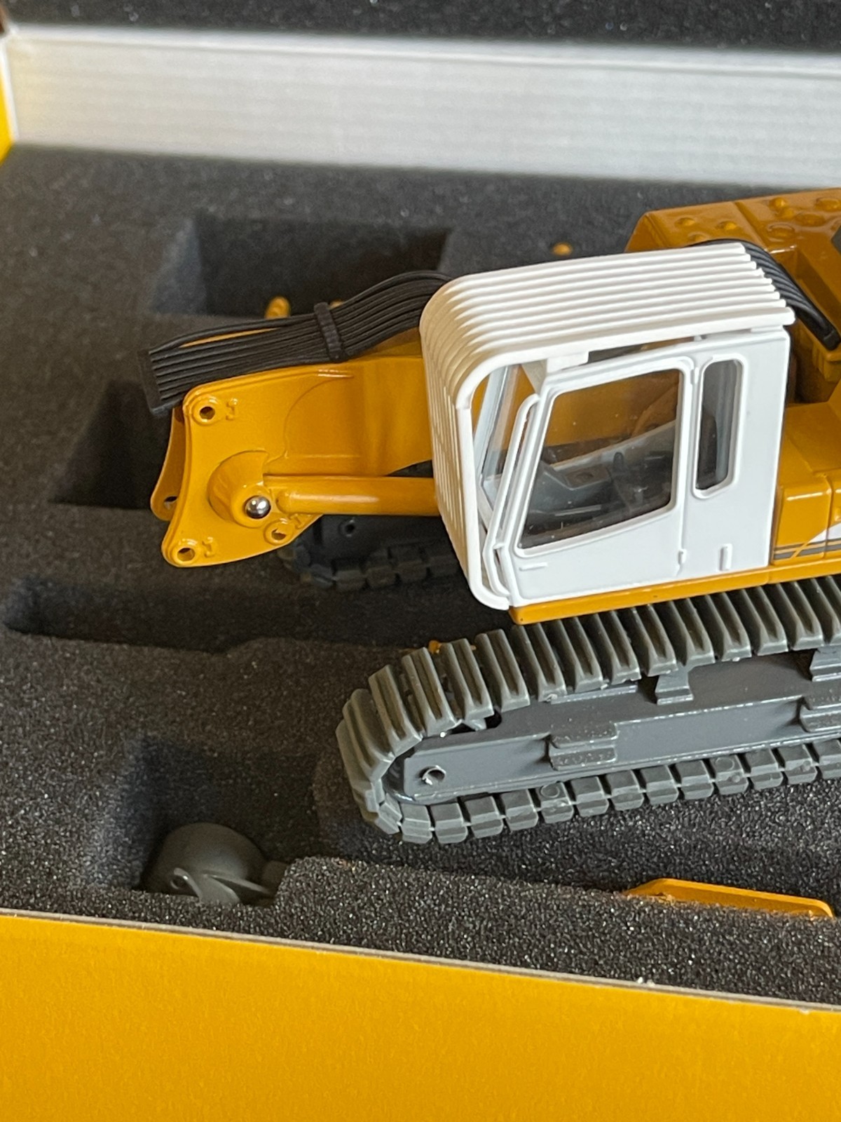 Liebherr R 954 BV Demolition Excavator Conrad 2907 Scale 1:50