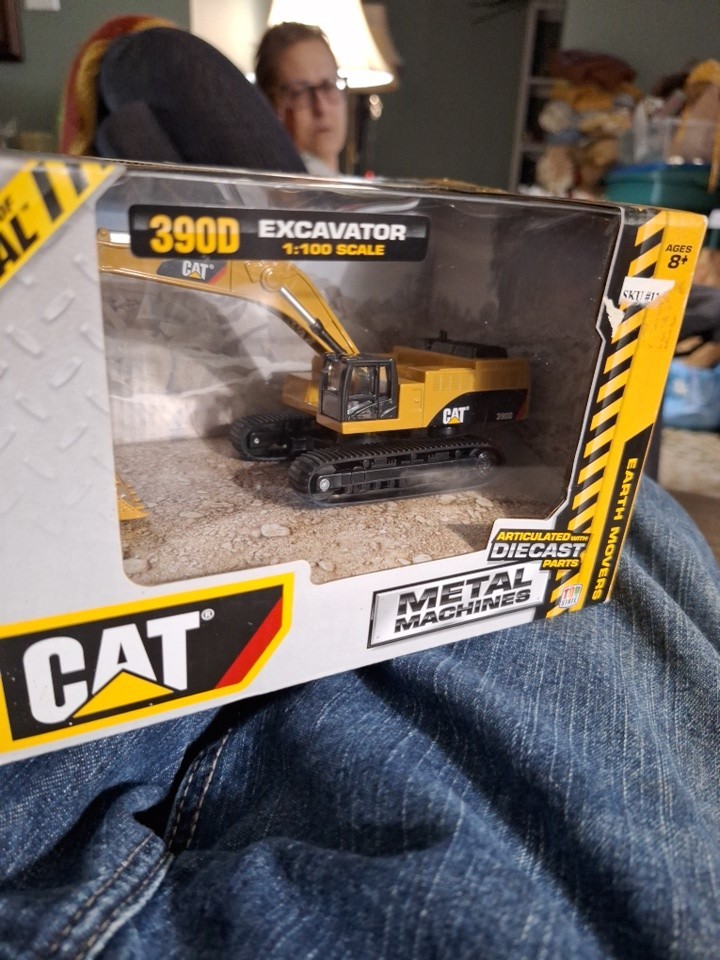 CAT 390D Excavator Metal Machines Diecast 1:100 Scale by Toy State NIB 2016