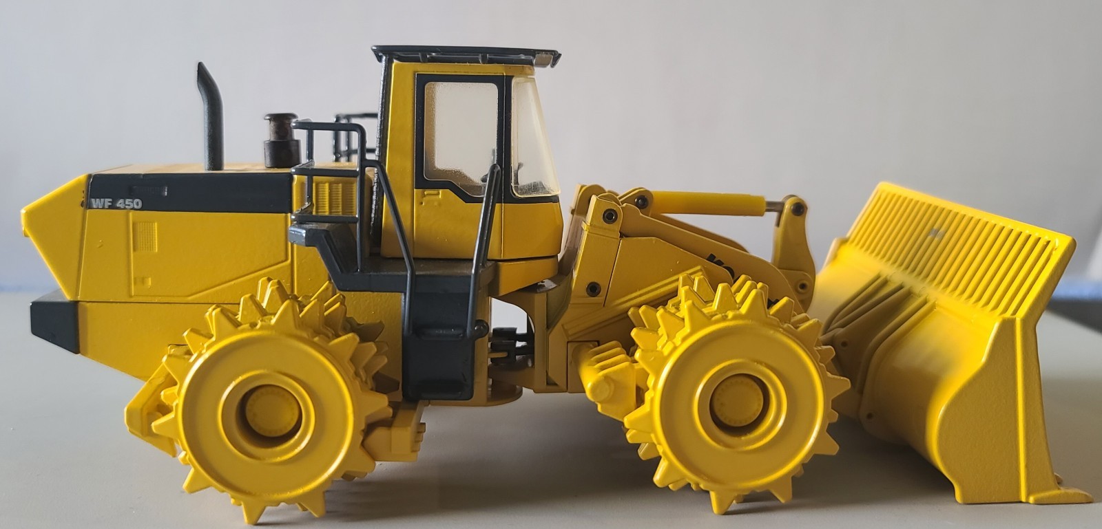 Conrad 2437/0 Komatsu WF450 Compacter/Loader, 1:50 Scale Excellent Condition