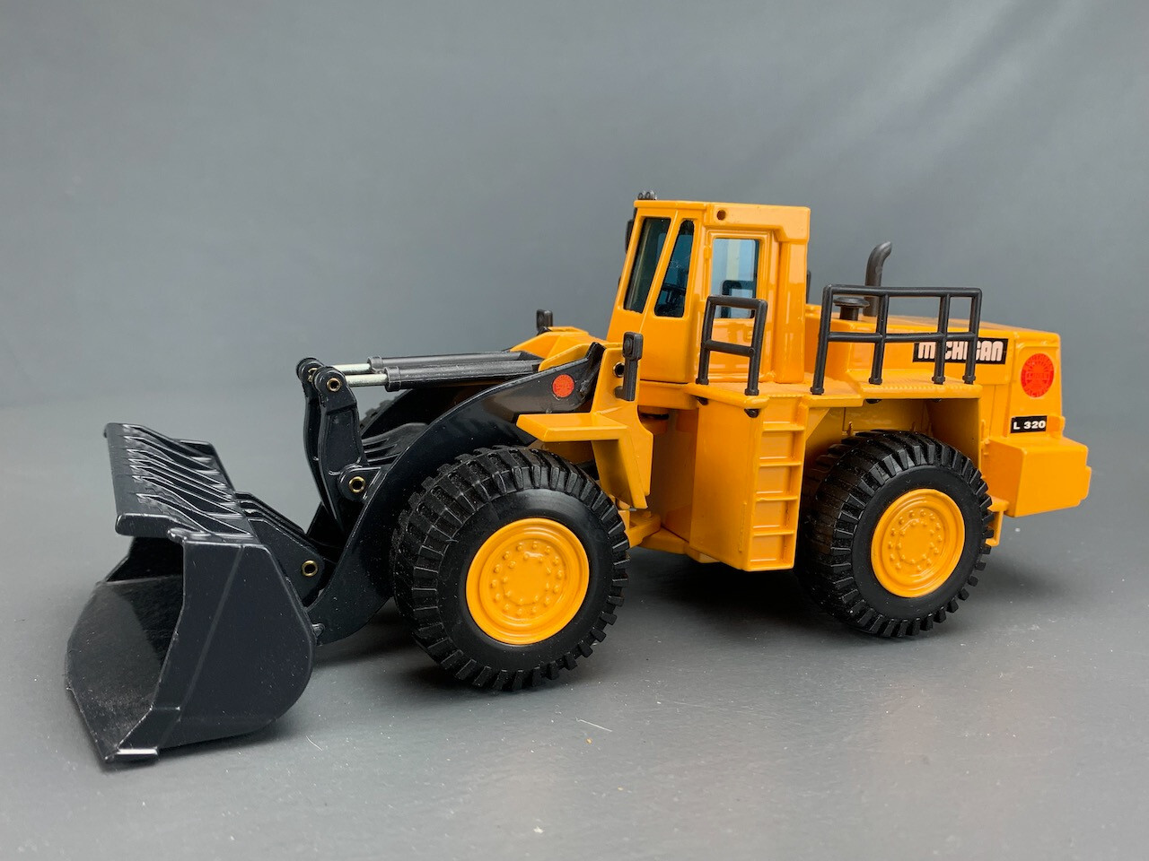 1:50 Diecast Joal Michigan L-320 Wheel Loader D0832 LZ