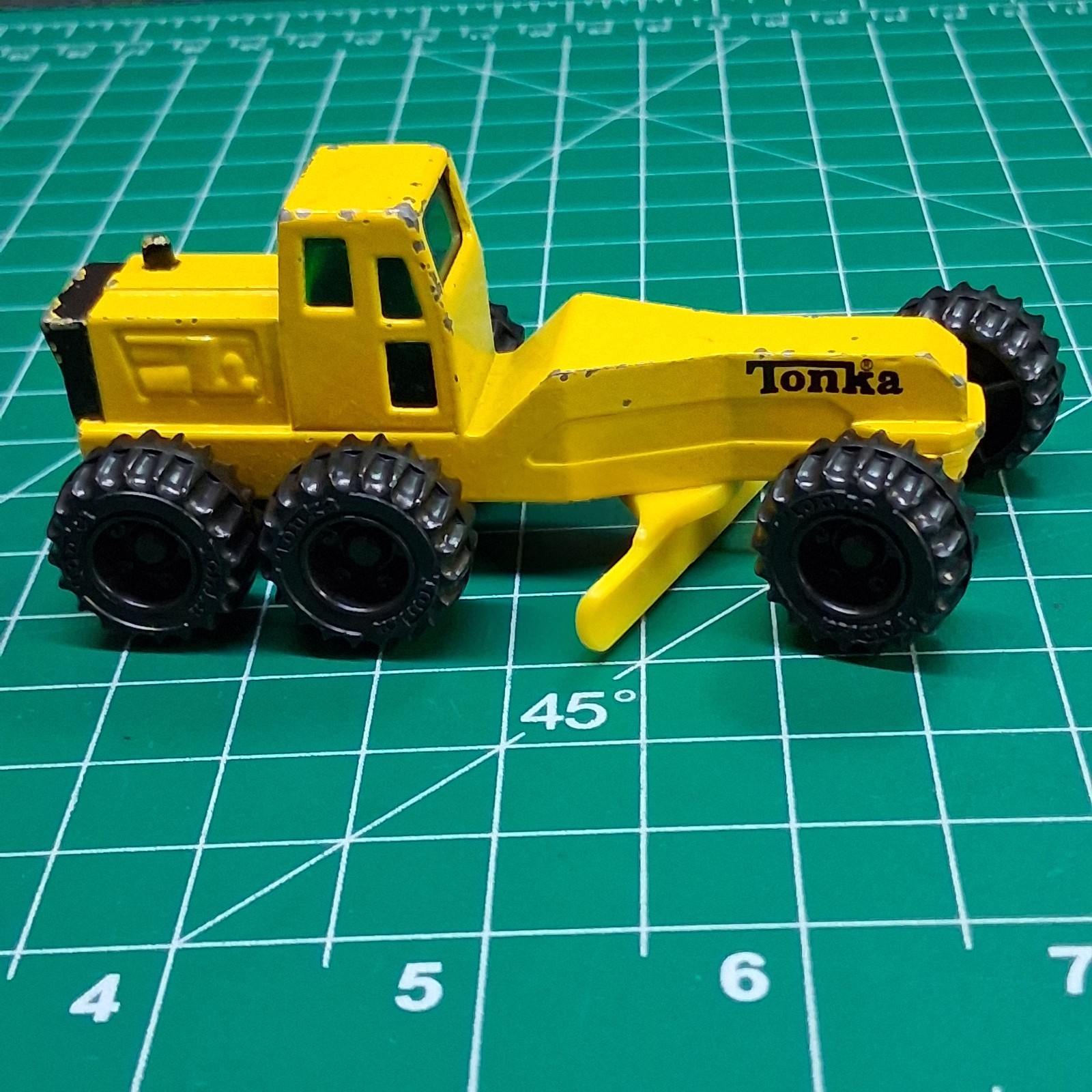Vintage 1994 Tonka Die Cast Yellow Road Grader Scraper Toy Car