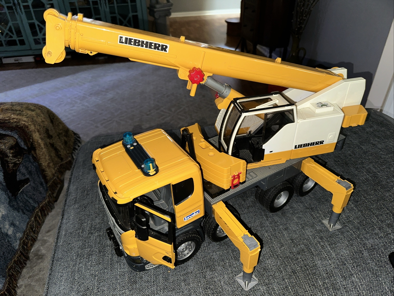 Bruder 1/16 Scania Super 560R Liebherr Crane Truck 03571