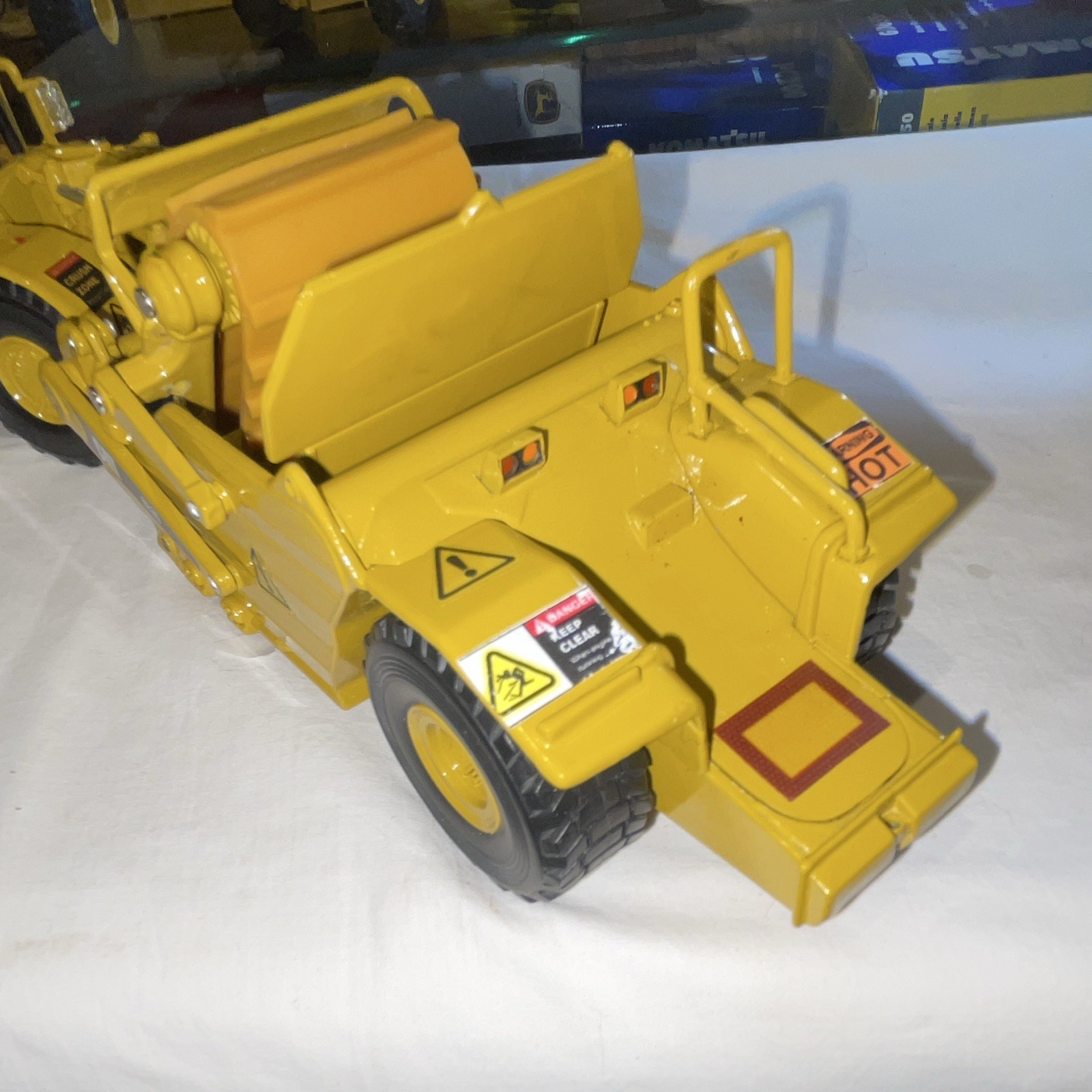 Caterpillar CAT 623G Construction Scraper Diecast Model Yellow Black