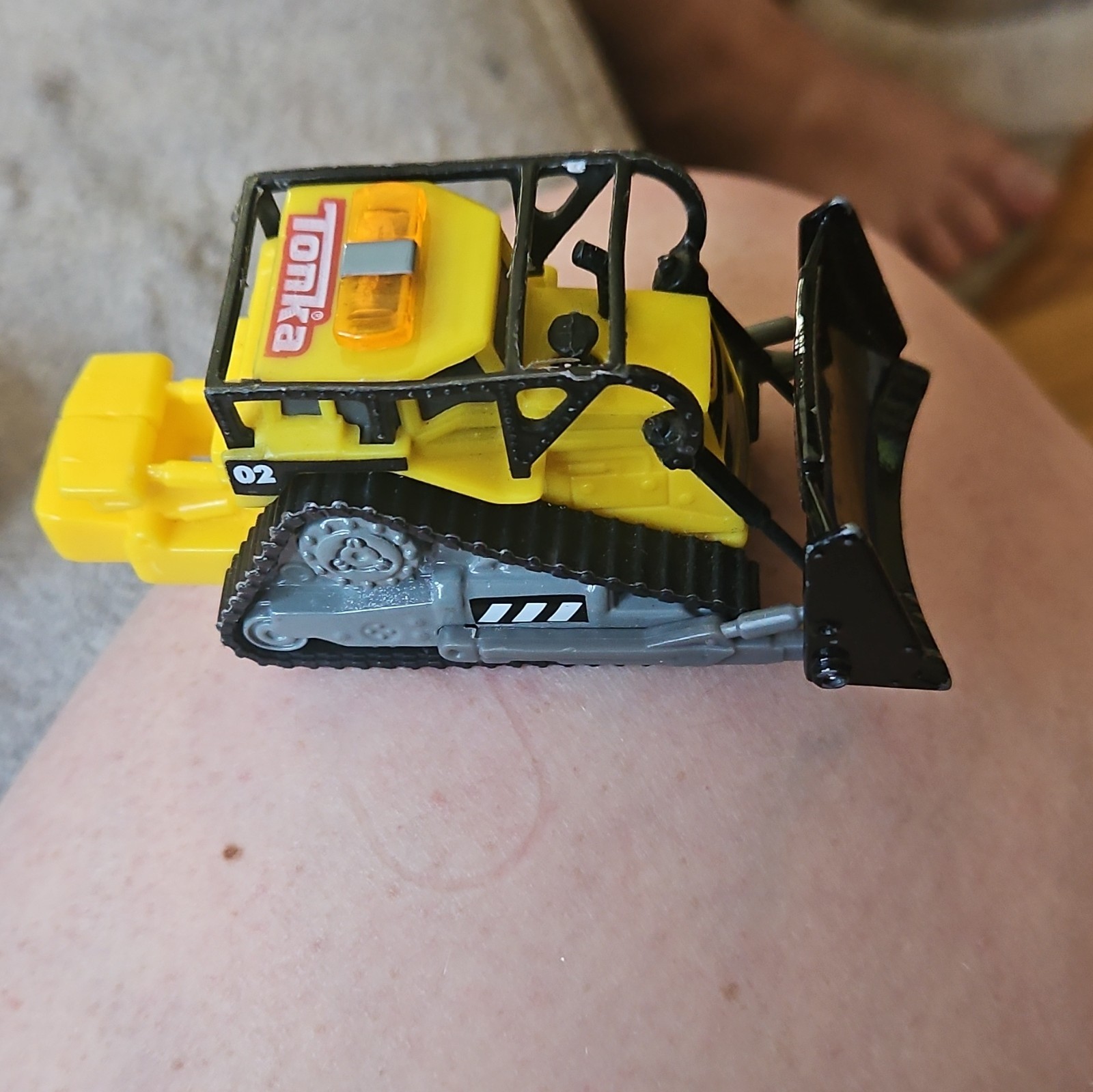 Tonka Tracked Dozer Construction Vehicle Toy Diecast And Plastic Vehicle