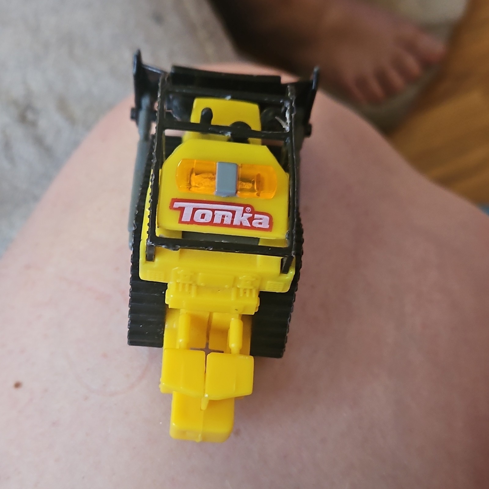 Tonka Tracked Dozer Construction Vehicle Toy Diecast And Plastic Vehicle