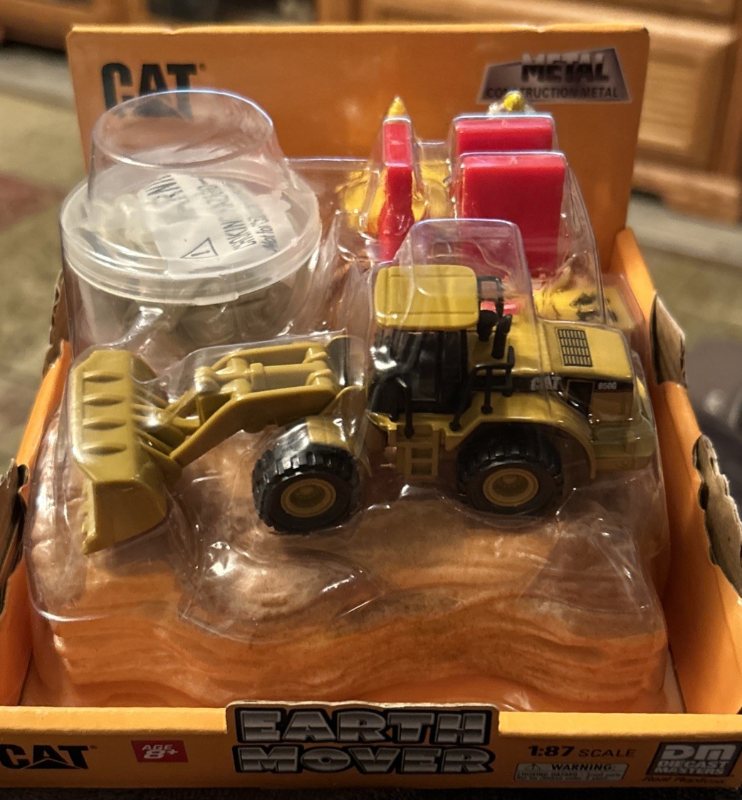 CAT Diecast Masters 1/87(HO) CAT 950G Wheel Loader with Construction Accessories