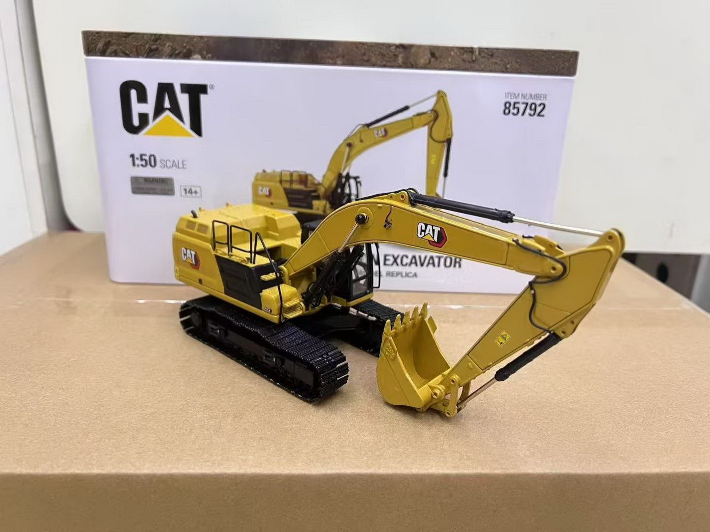 DM 1/50 Scale Cat 352 Next Generation Excavator Diecast Model Toy Gift #85792