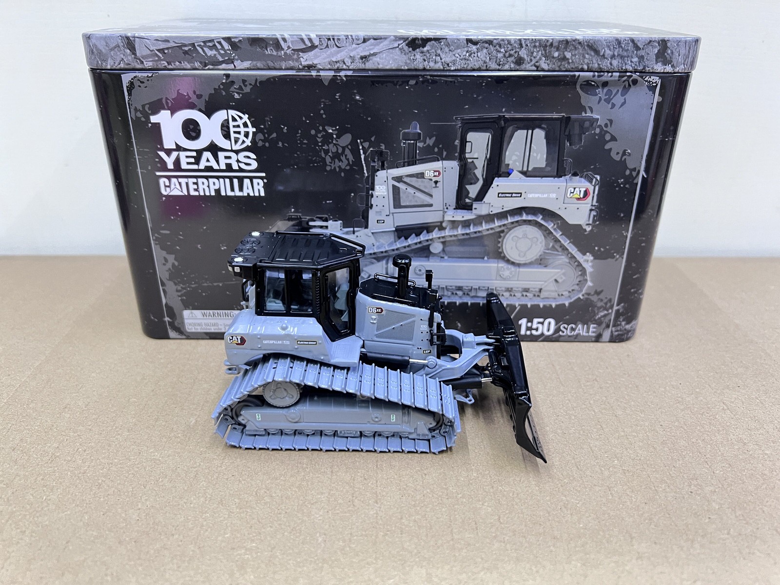 DM 1:50 CAT D6XE LGP Caterpillar Bulldozer Model 100th Anniversary 85554BGC
