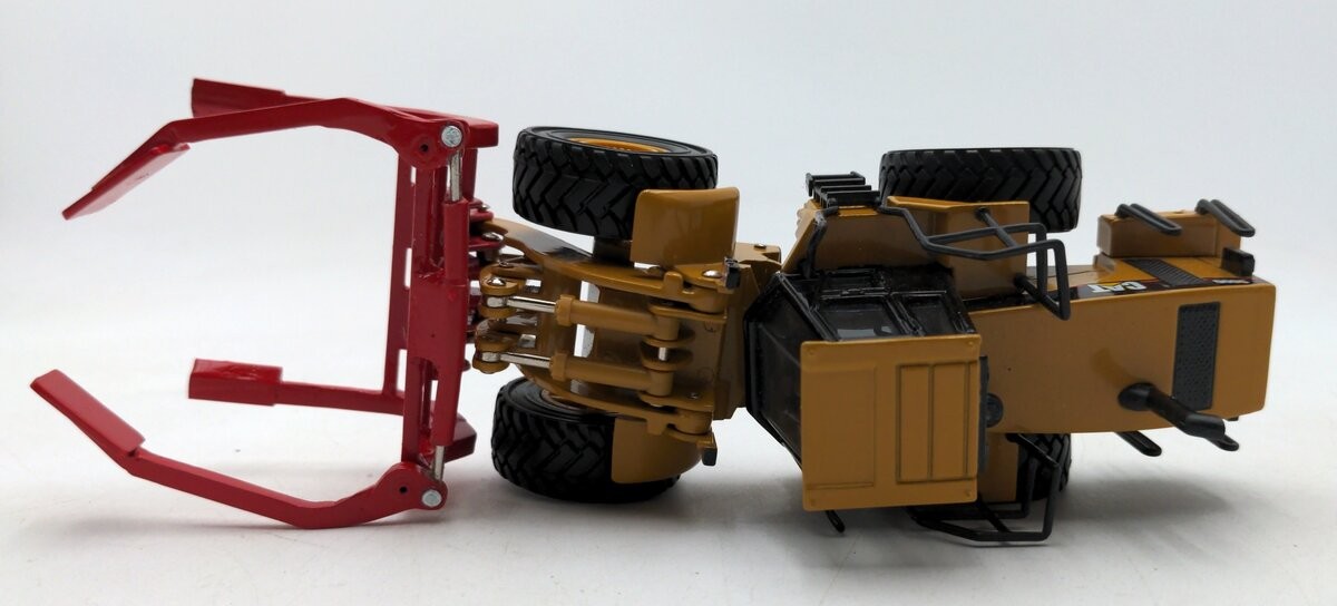 Norscot 55026 1:50 Caterpillar 980G Forest Machine w/Tire Changer – Custom EX