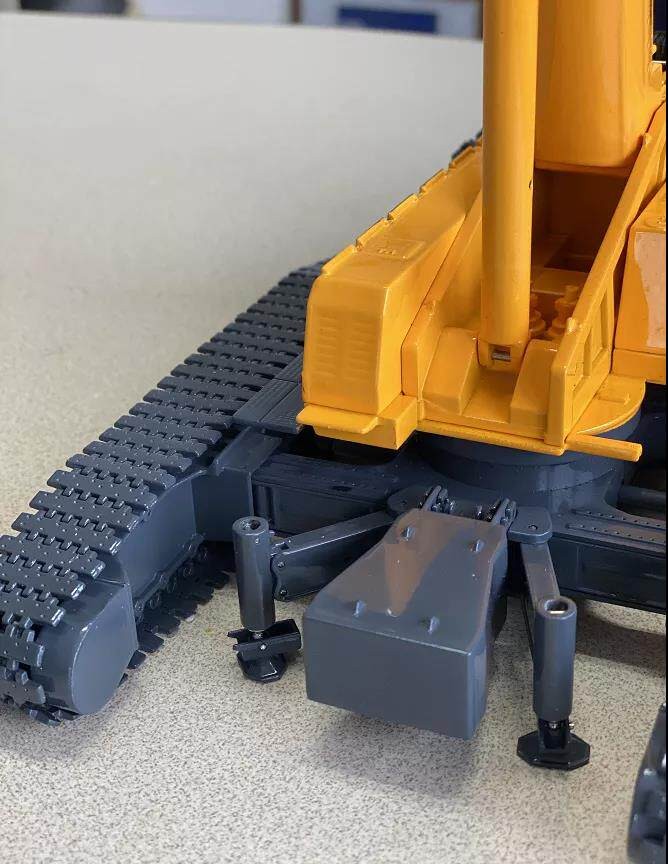 XCMG 1/50 XGC220T telescopic boom crawler crane alloy construction vehicle model