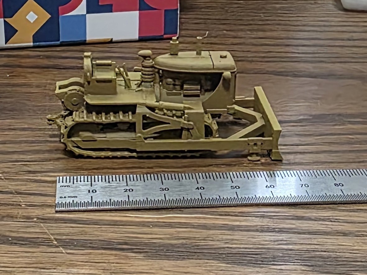 One 1/87 HO scale D7 bulldozer w/ winch, yellow! EXCLUSIVE!