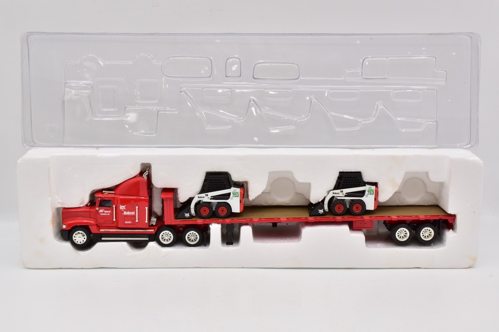 Bobcat Flatbed Tractor Trailer Loaders 1:50 Scale #6901271 (MISSING 2 LOADERS)