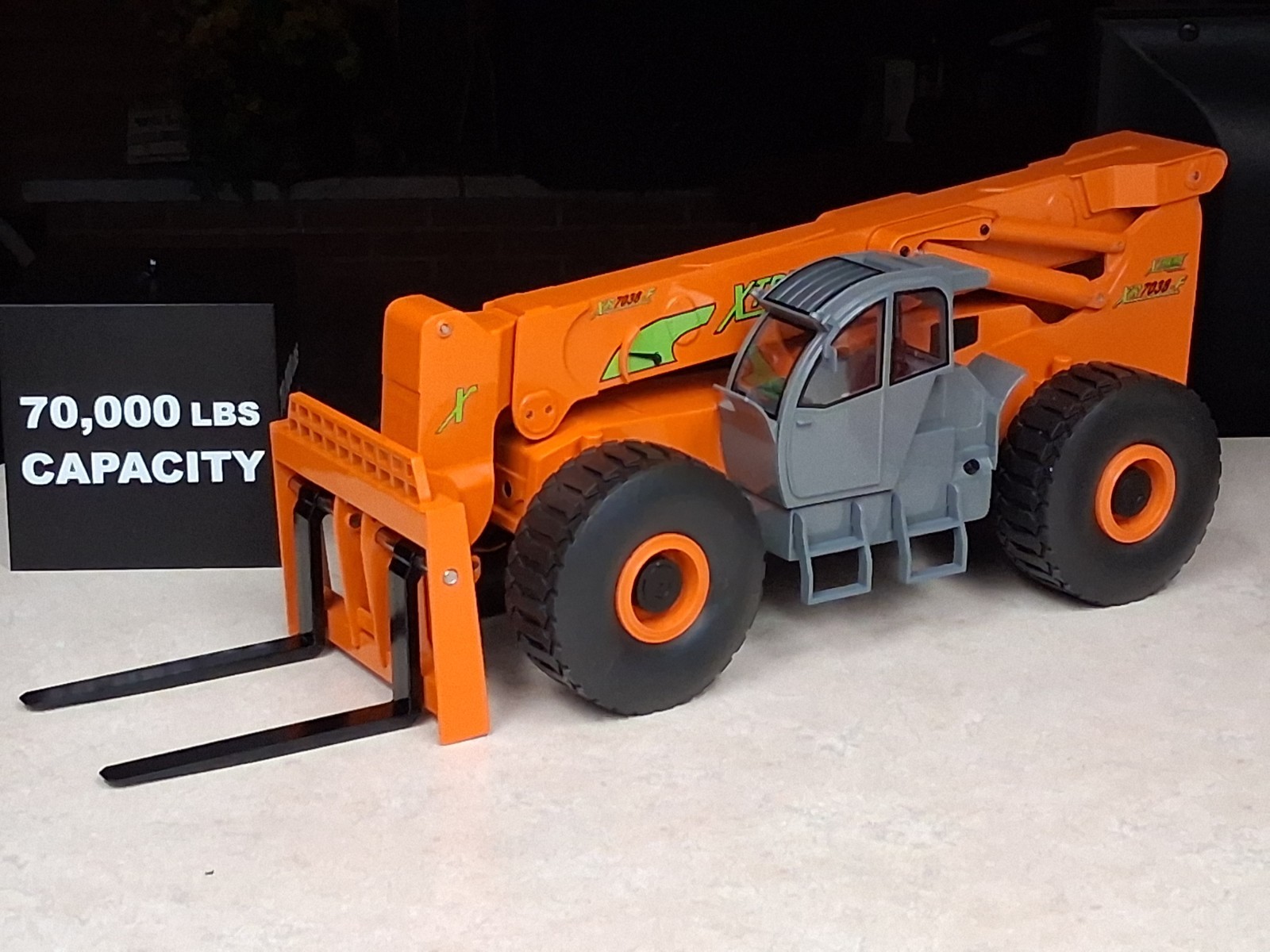 1/25 Extreme XR7038-F Telehandler Fork Lift