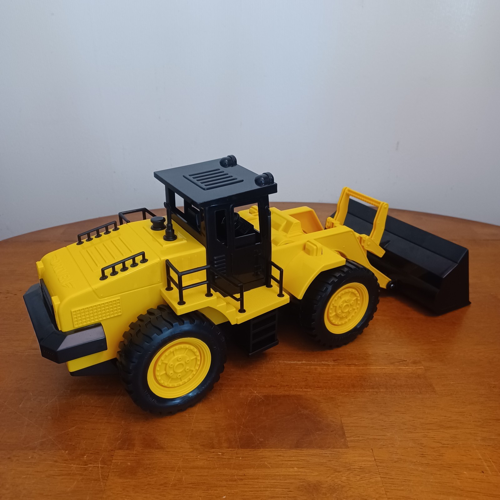 Driven by Battat Midrange Front End Loader Earthmover Heavy Equipment Toy Truck