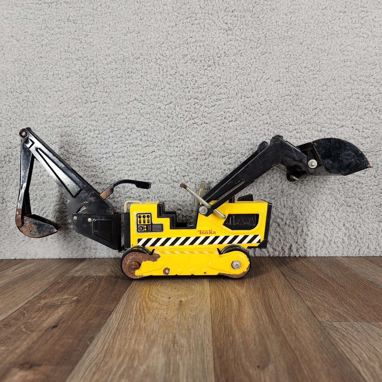Vintage Tonka 41242 Mighty Backhoe Loader Excavator Construction Toy 20″
