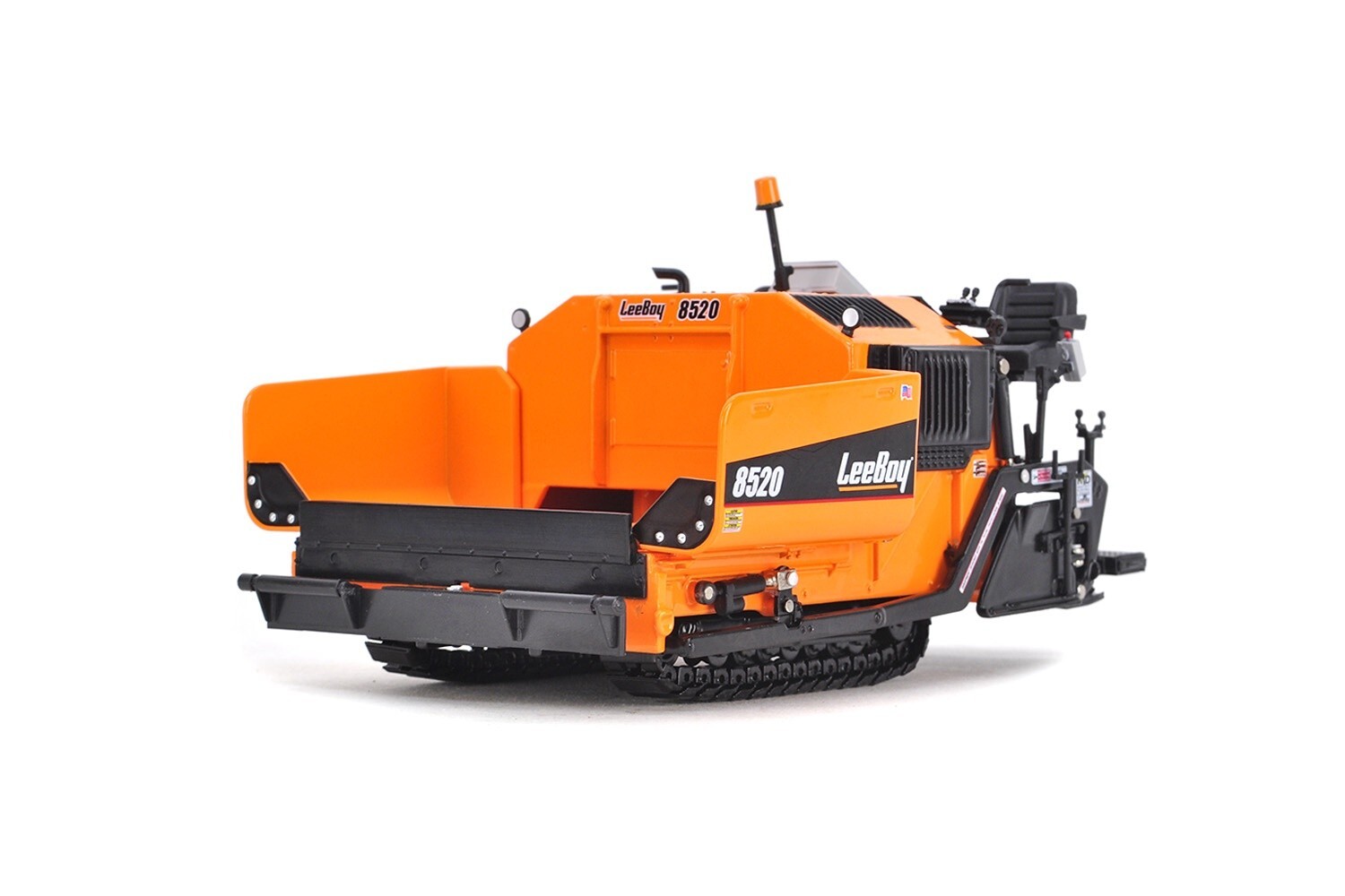 LeeBoy 8520 Asphalt Paver – Diecast Masters 1:32 Scale Diecast Model #41004 New